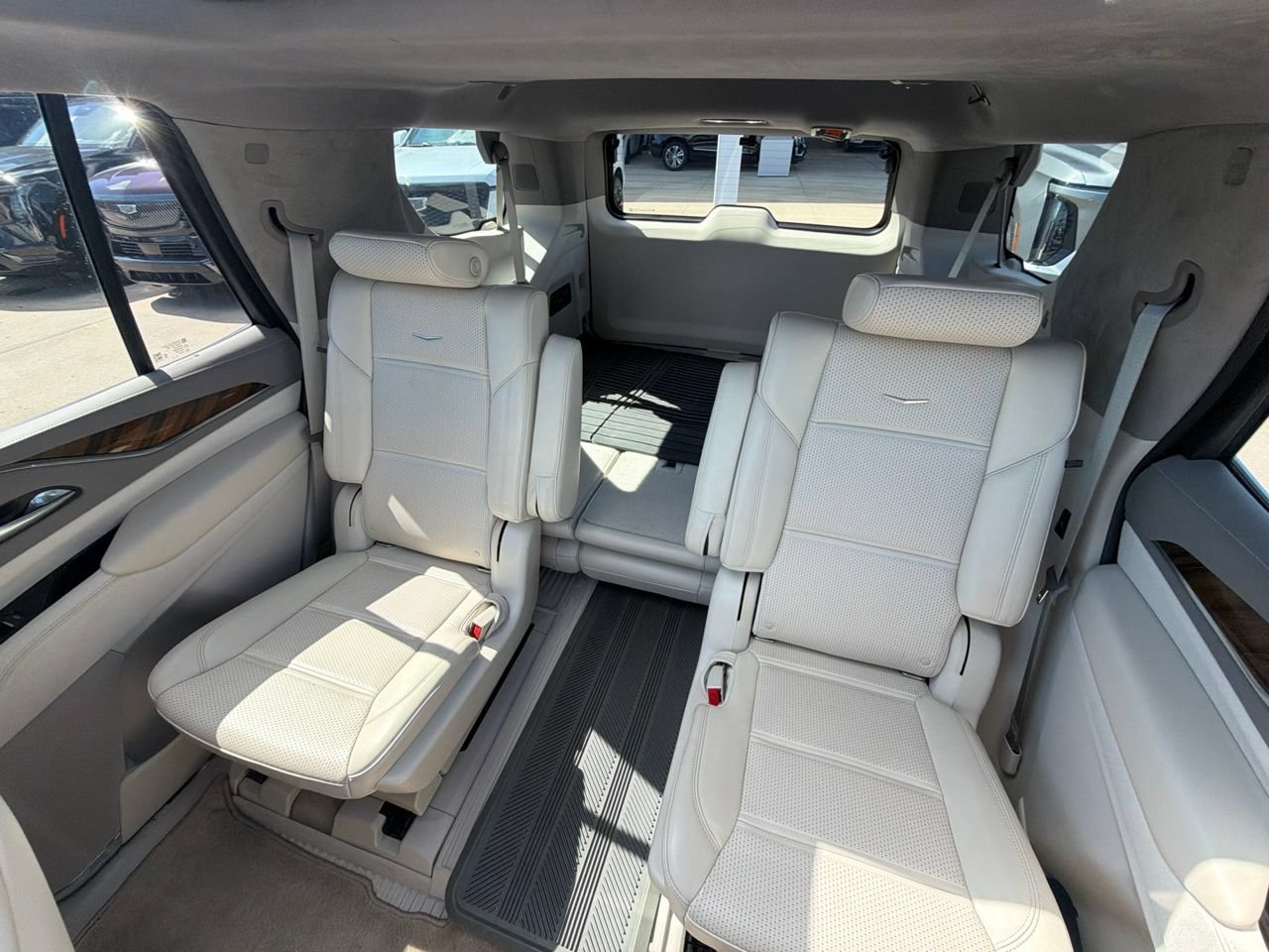 Used 2022 Cadillac Escalade Premium Luxury Platinum AWD/4WD image 6