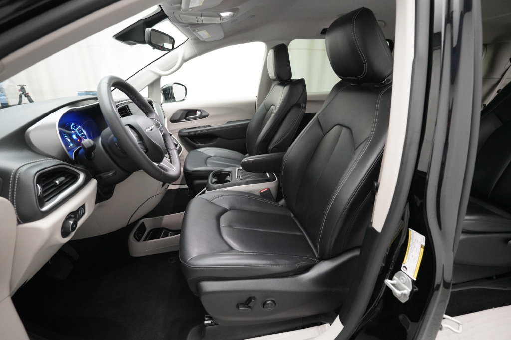 Used 2024 Chrysler Pacifica Limited FWD image 7