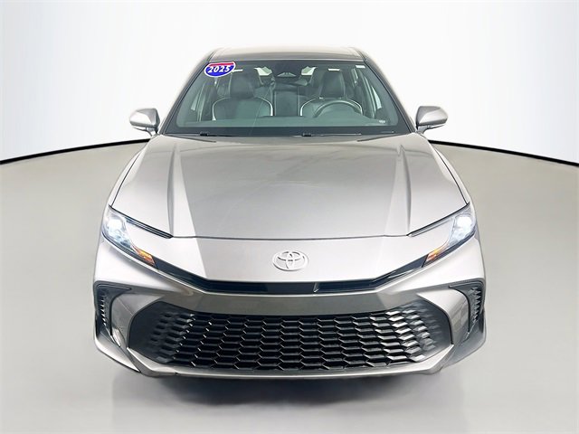 Used 2025 Toyota Camry SE image 2
