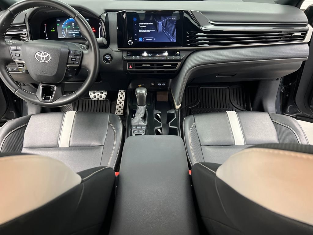 Used 2025 Toyota Camry SE FWD image 32