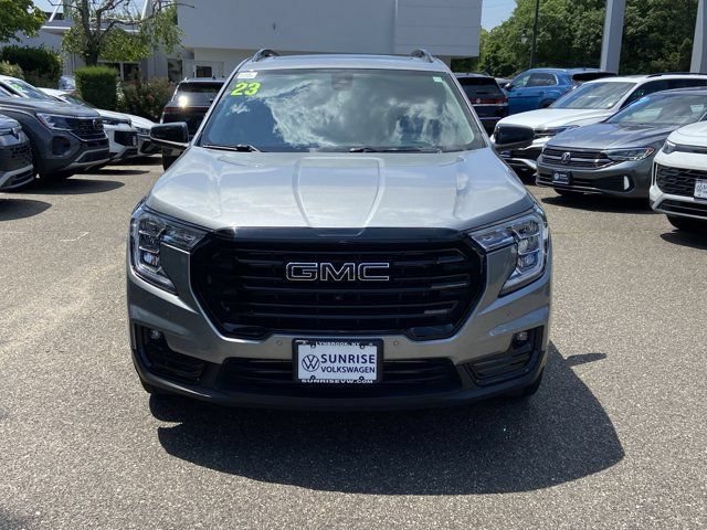Used 2023 GMC Terrain SLT w/ Tech Package AWD/4WD image 2