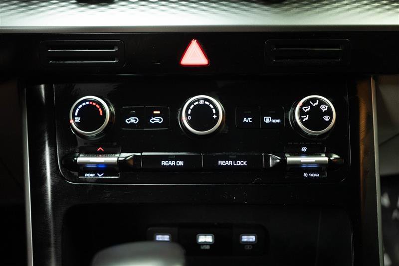 Used 2024 Kia Carnival LX image 21