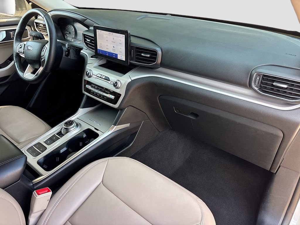 Used 2024 Ford Explorer XLT w/ Equipment Group 202A image 30