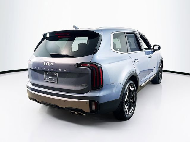 Used 2023 Kia Telluride EX w/ EX Captain's Chair Package image 13