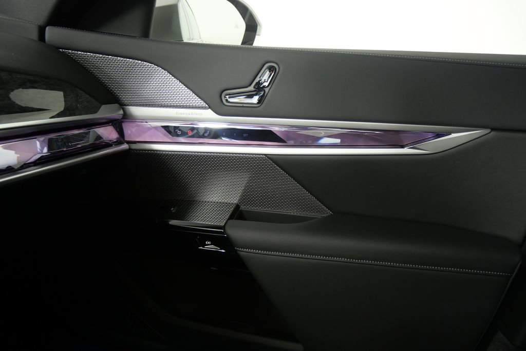 Used 2025 BMW i7 eDrive50 image 25