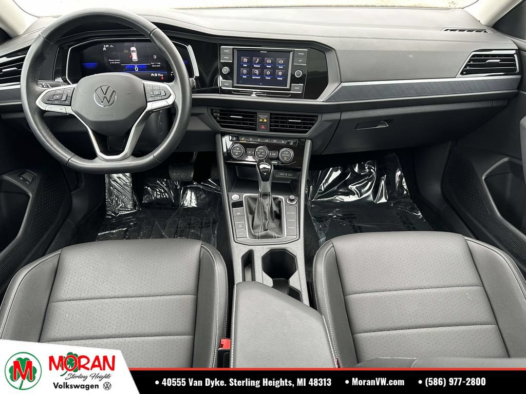 Used 2023 Volkswagen Jetta SE w/ Panoramic Sunroof Package FWD image 13