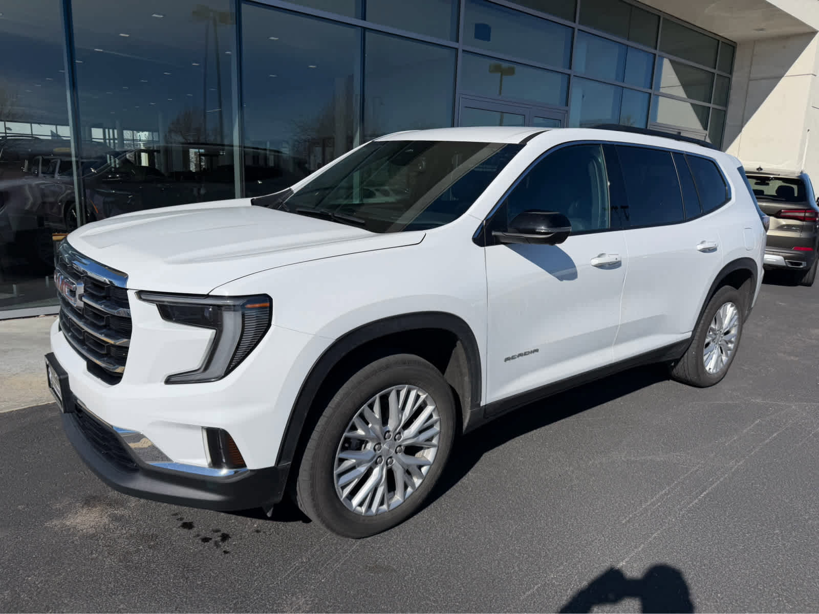 Used 2024 GMC Acadia Elevation image 1