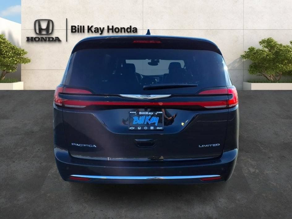 Used 2026 Chrysler Pacifica Limited FWD image 4
