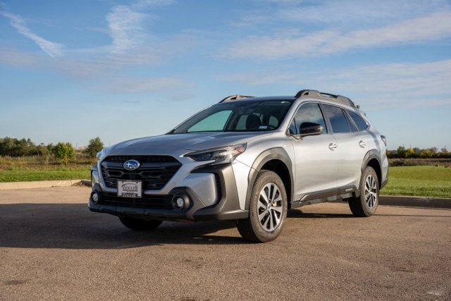 Used 2025 Subaru Outback Premium w/ Popular Package #1A AWD/4WD image 3