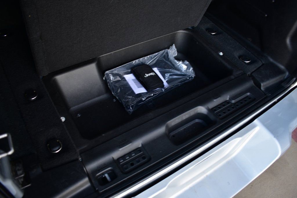 Used 2022 Jeep Wrangler Unlimited Sahara image 29