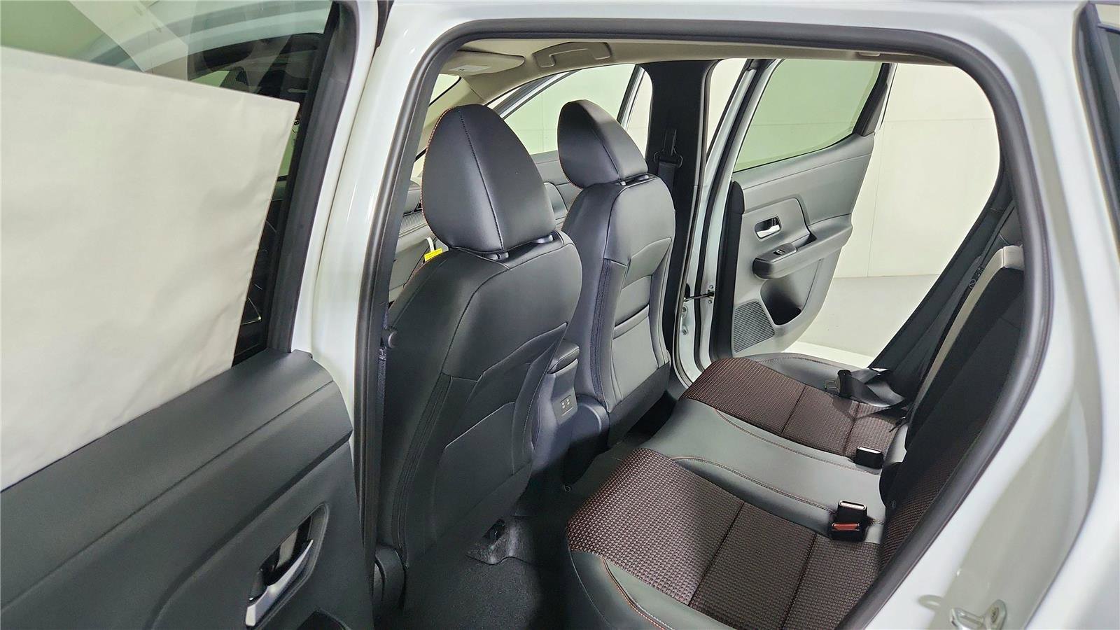New 2026 Nissan Kicks SR w/ Cold Weather Package image 22