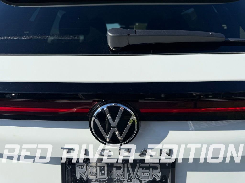 Used 2025 Volkswagen Tiguan S image 8