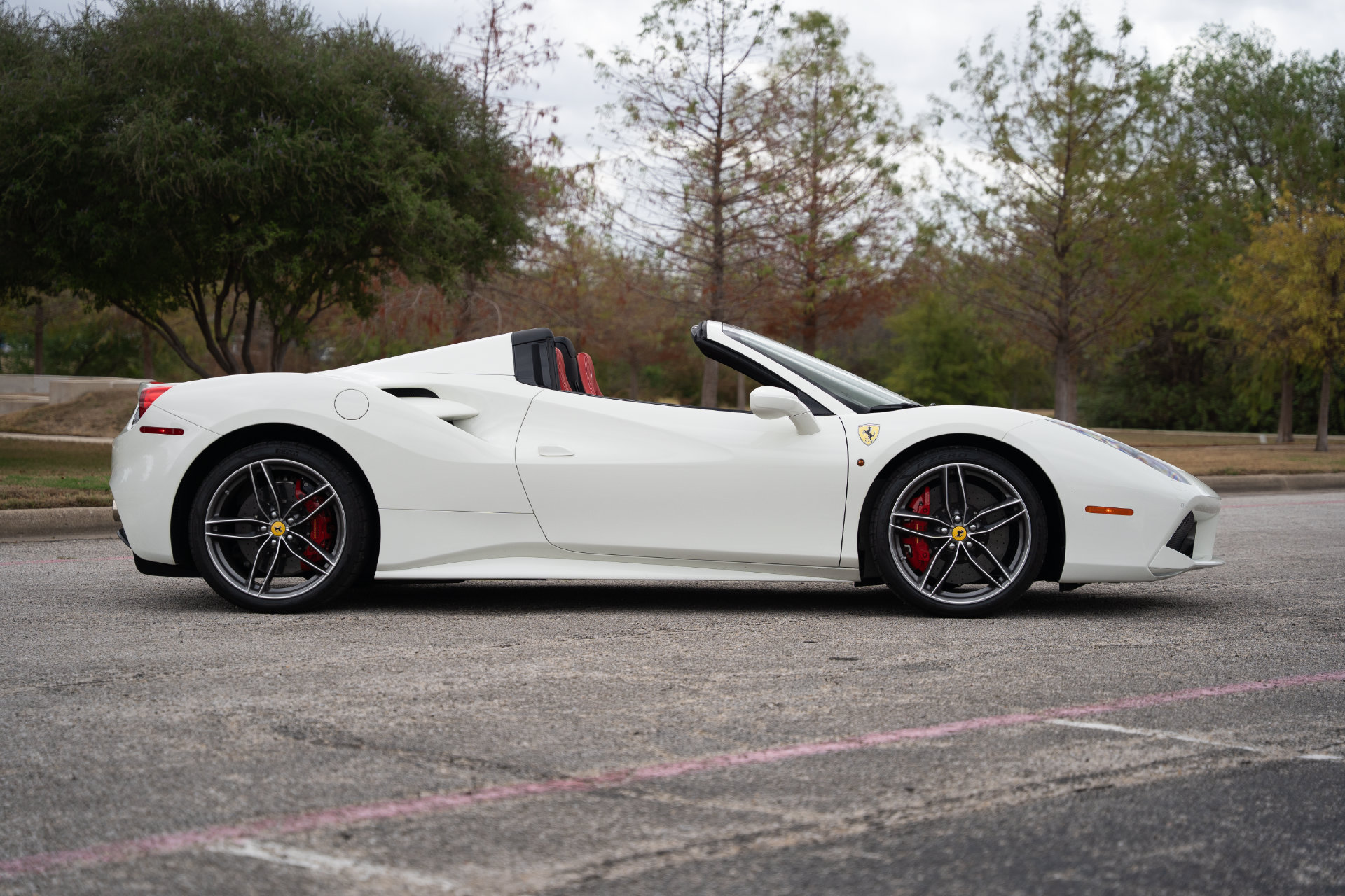 Used 2018 Ferrari 488 Spider RWD image 13