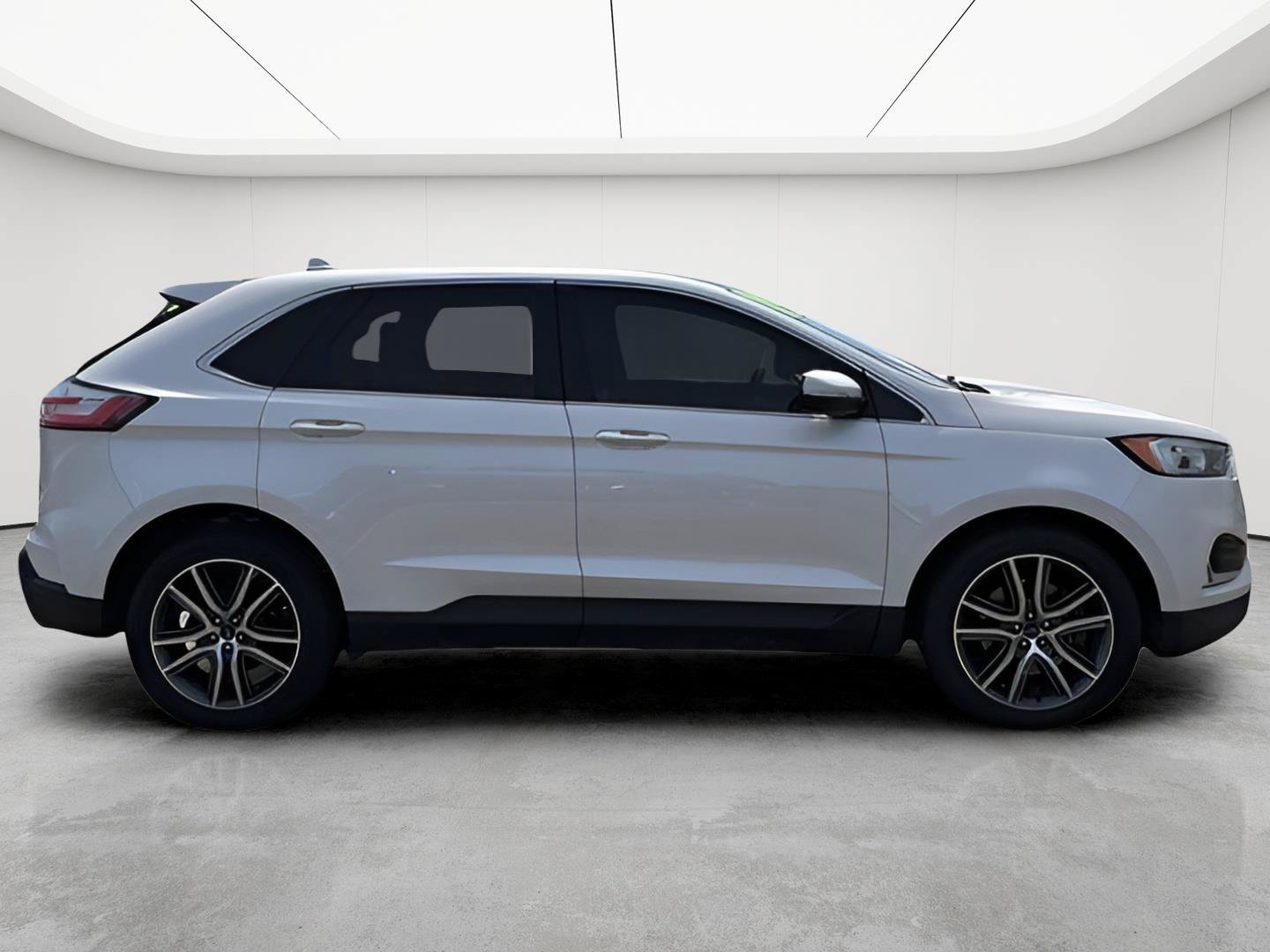 Used 2019 Ford Edge Titanium w/ Cold Weather Package AWD/4WD image 9