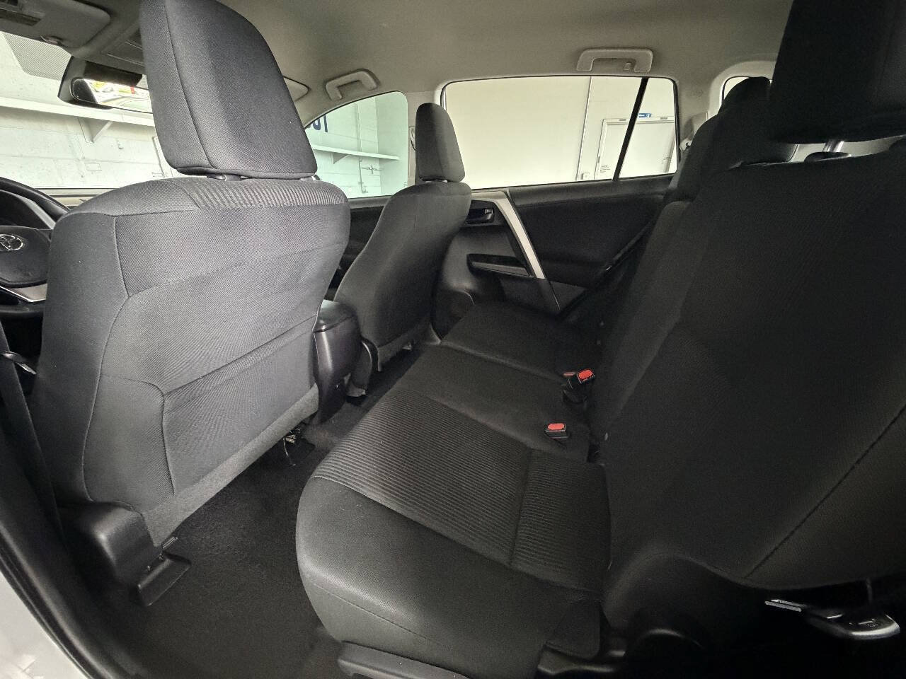 Used 2017 Toyota RAV4 LE w/ Carpet Mat Package AWD/4WD image 19