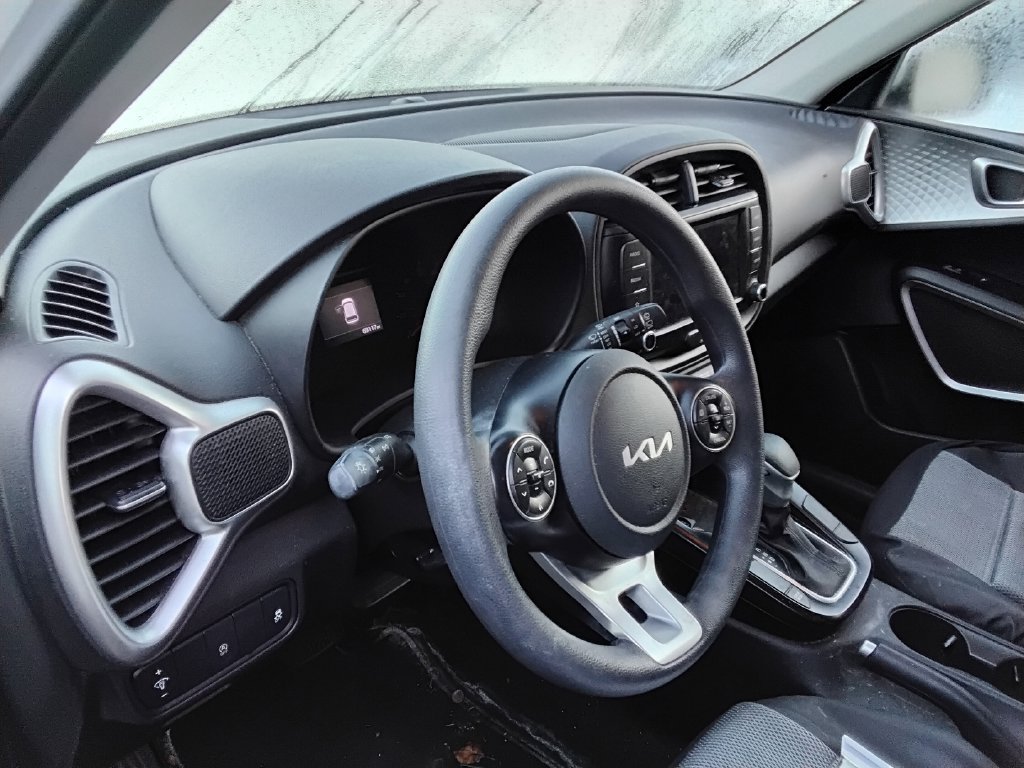 Used 2022 Kia Soul LX FWD image 7