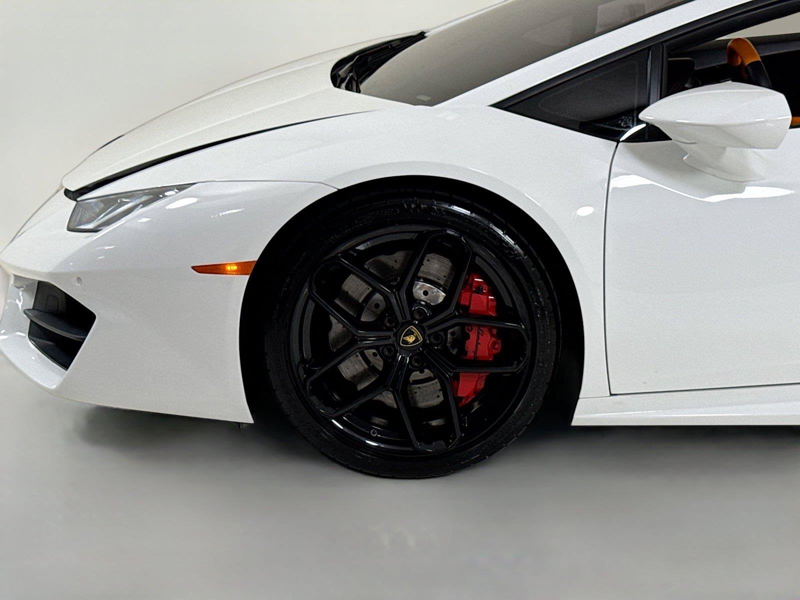 Used 2019 Lamborghini Huracan LP 580-2 RWD image 38