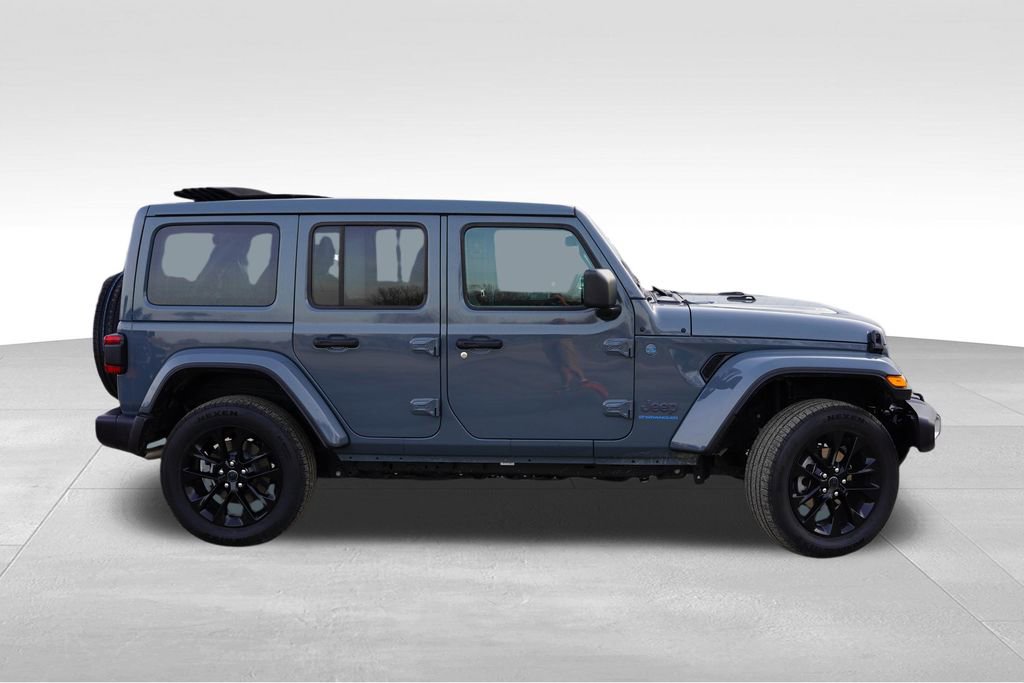 Certified 2025 Jeep Wrangler Unlimited Sahara w/ Safety Group image 4