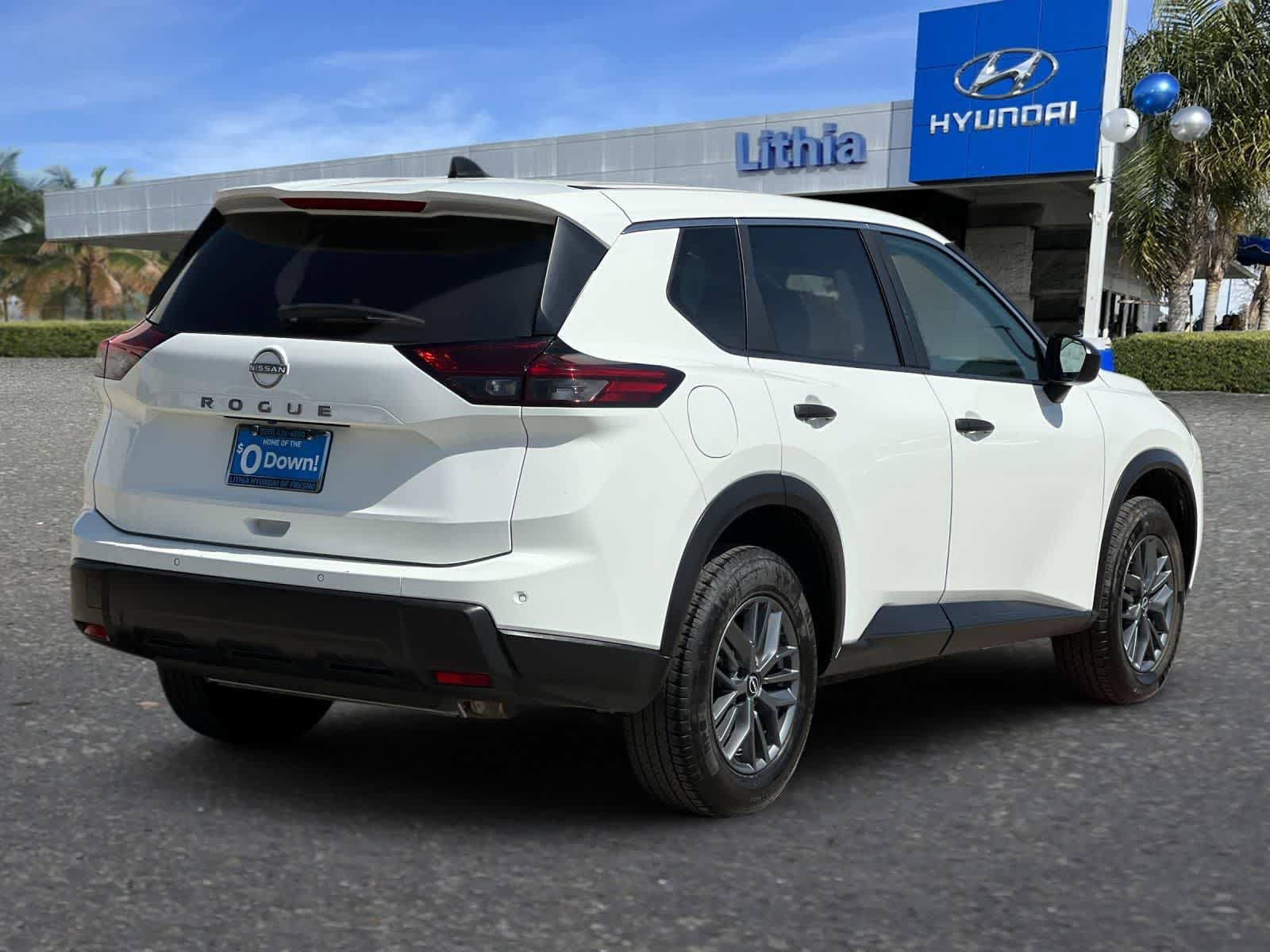 Used 2024 Nissan Rogue S FWD image 3