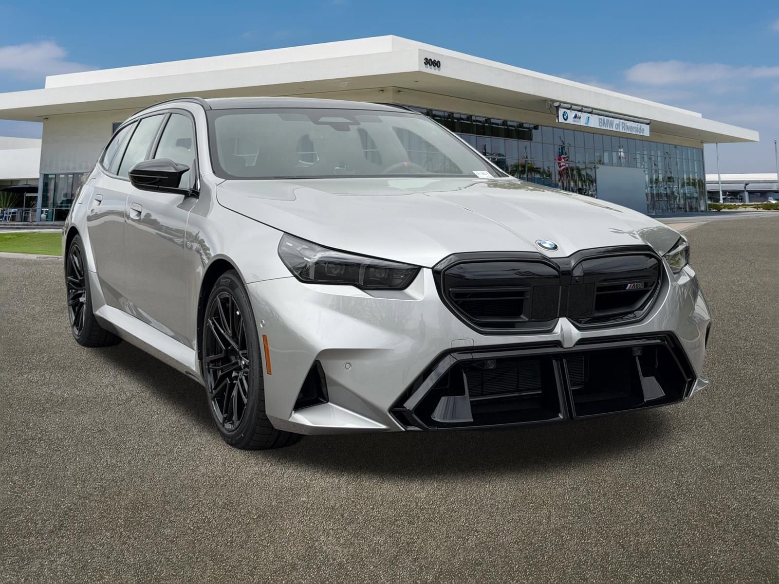 New 2026 BMW M5 Touring AWD/4WD image 2