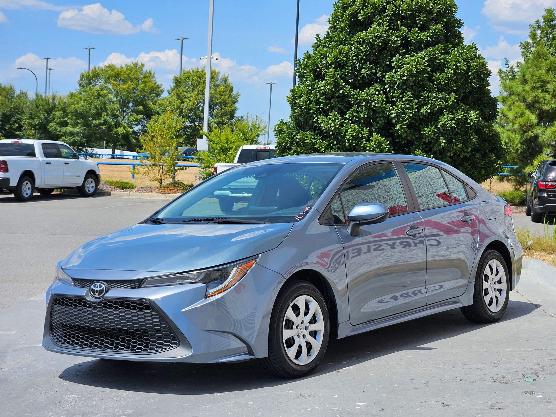 Used 2022 Toyota Corolla LE FWD image 3