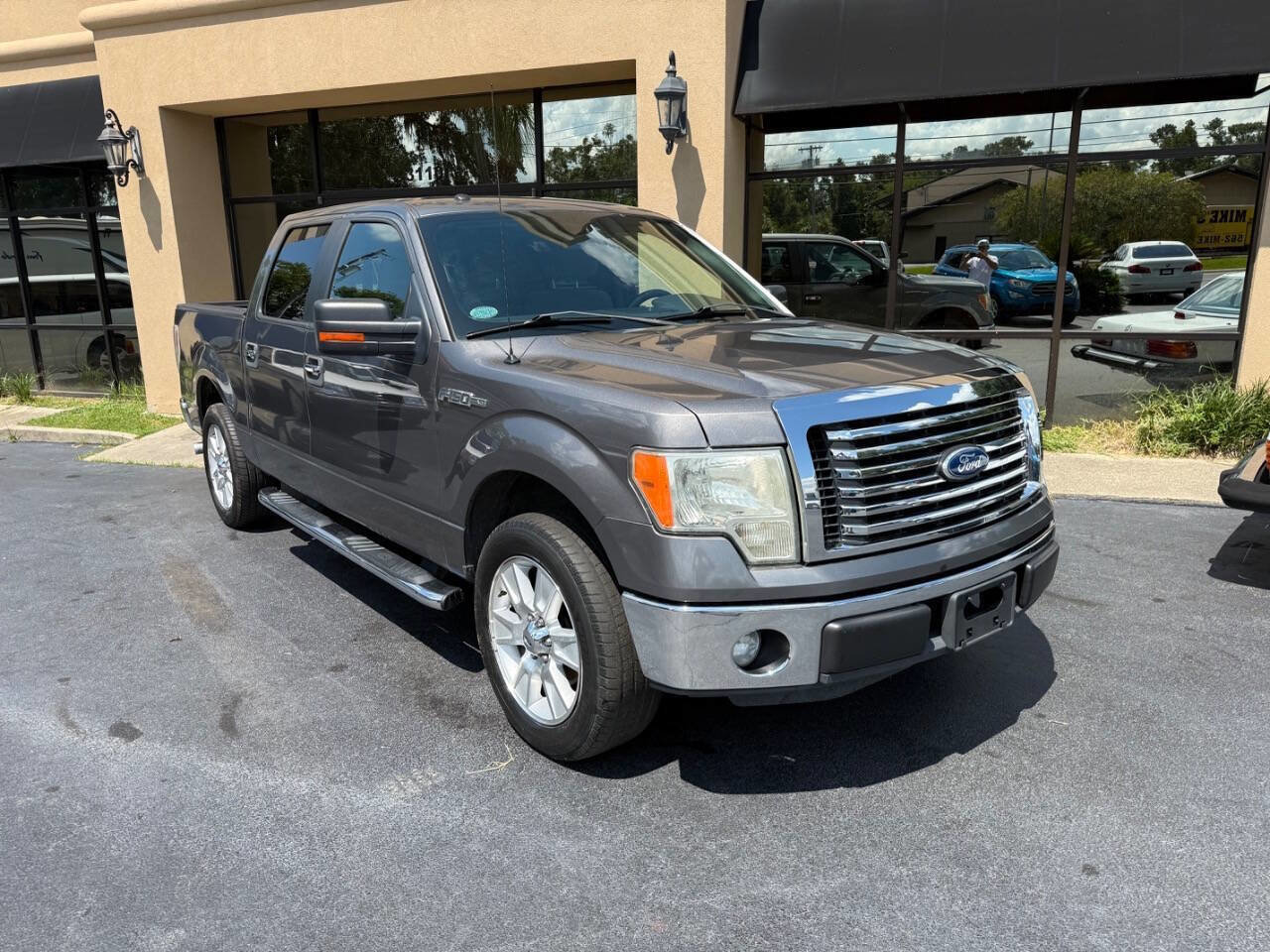 Used 2011 Ford F150 XLT w/ XLT Chrome Pkg image 1