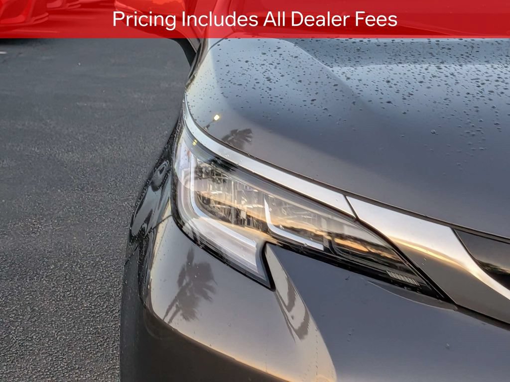 Used 2025 Toyota Sienna Limited FWD image 11