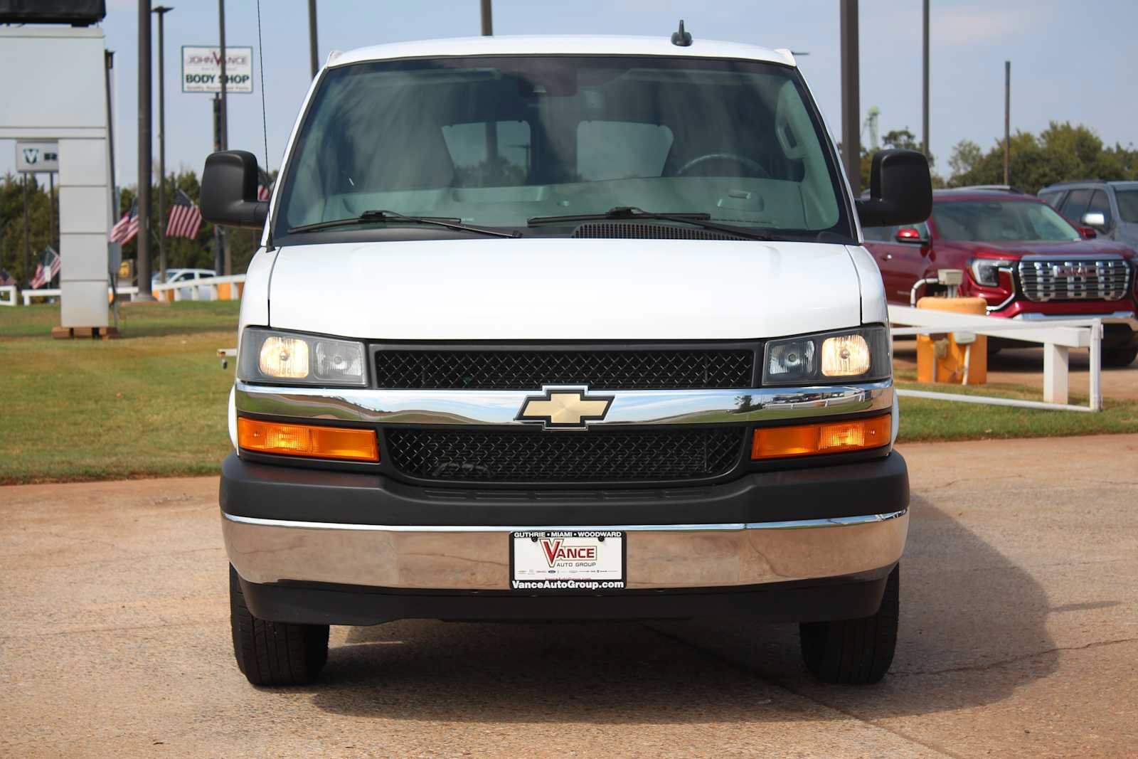 Used 2025 Chevrolet Express 3500 LT w/ LT Preferred Equipment Group RWD image 3