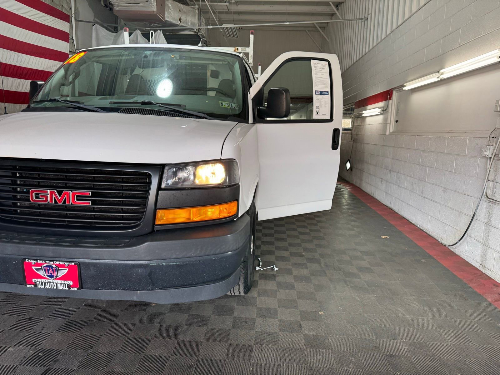 Used 2018 GMC Savana 2500 RWD image 19