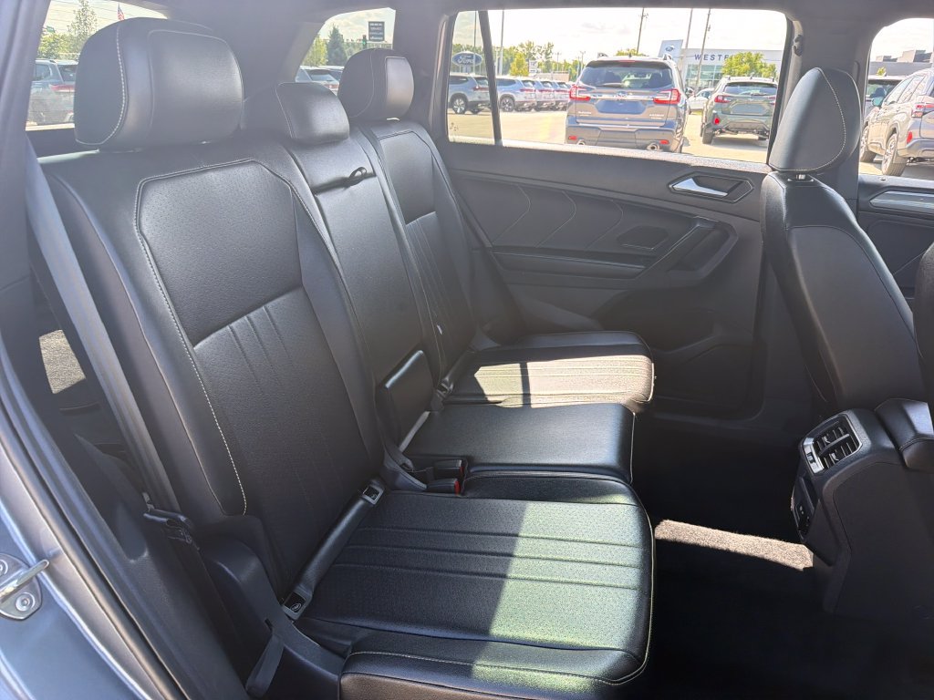 Certified 2023 Volkswagen Tiguan SE R-Line AWD/4WD image 24