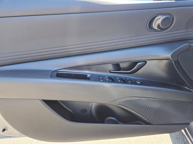 Used 2025 Hyundai Elantra Sport image 9