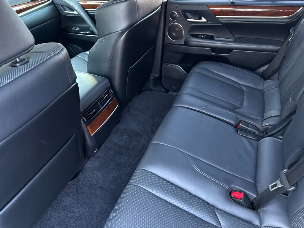 Used 2021 Lexus LX 570 4WD w/ Luxury Package image 12