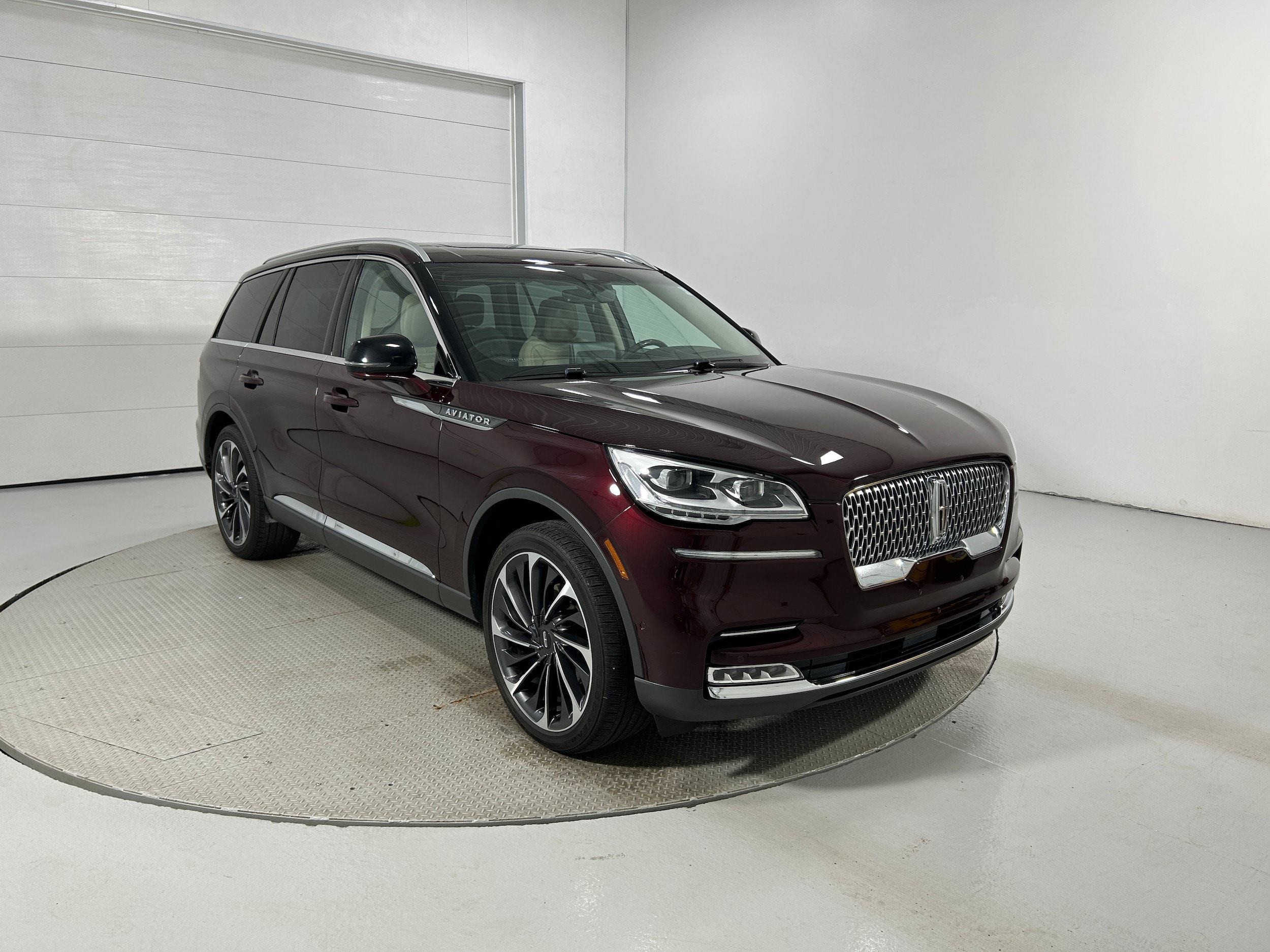 Used 2020 Lincoln Aviator Reserve w/ Equipment Group 202A AWD/4WD image 2