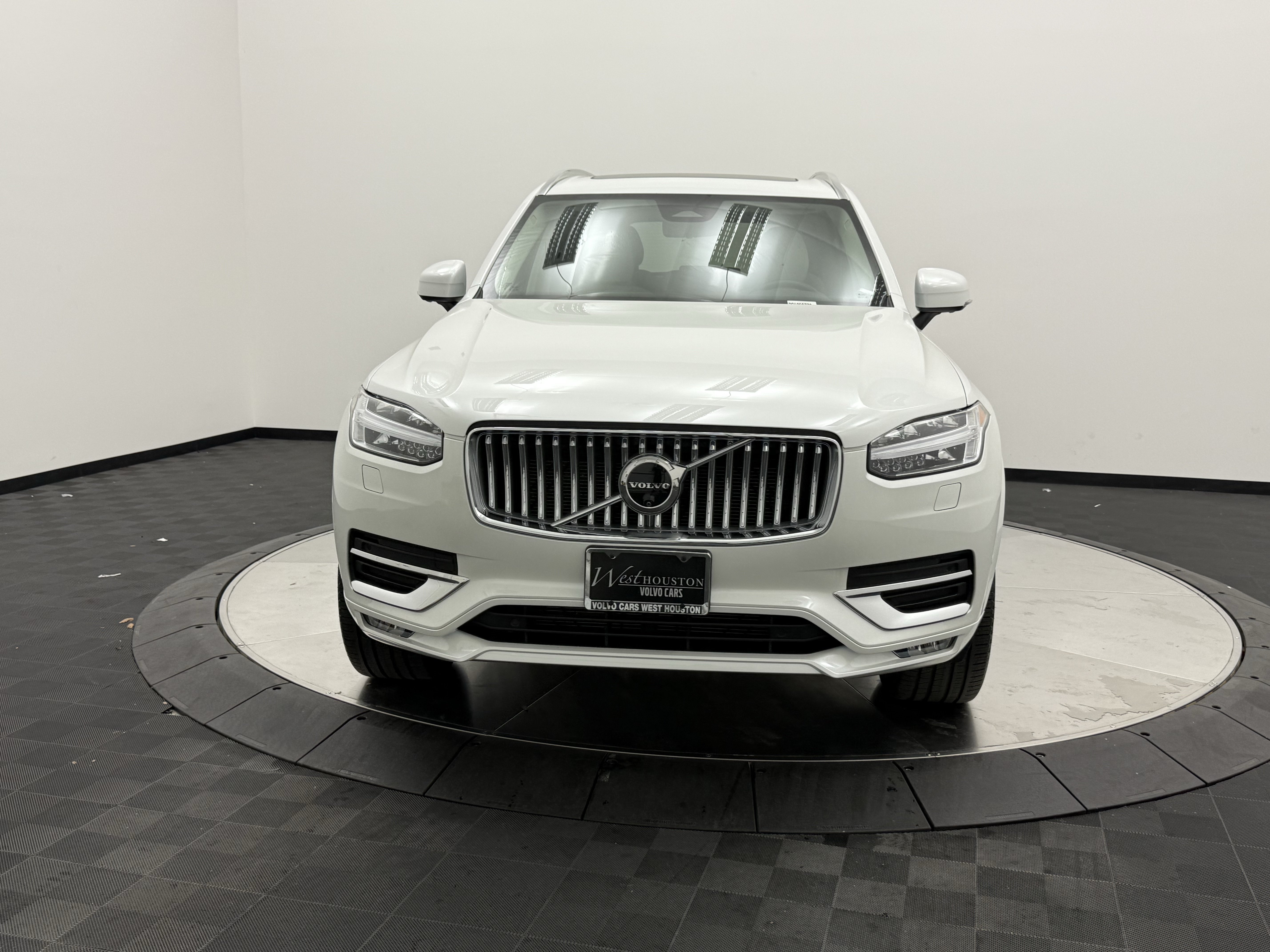 Certified 2025 Volvo XC90 B5 Plus w/ Protection Package Premier AWD/4WD image 2