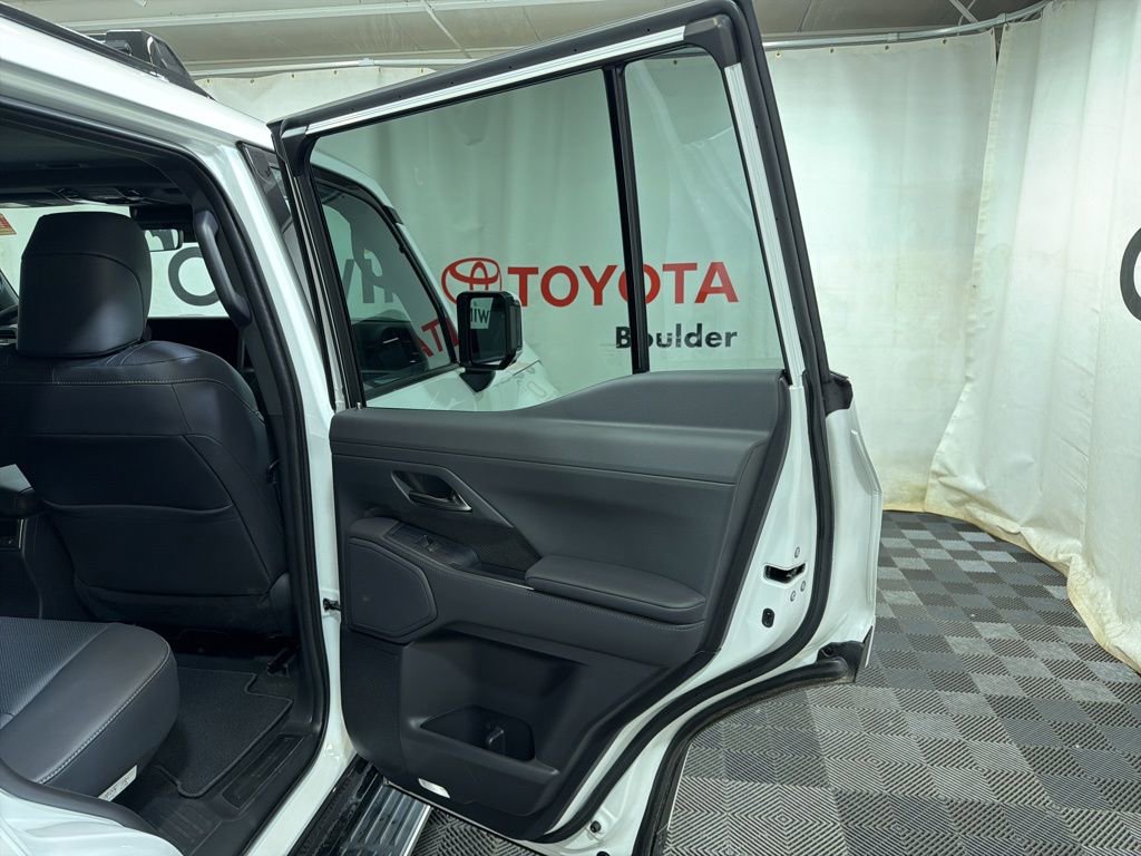 Used 2026 Lexus GX 550 w/ Cold Area Package AWD/4WD image 13