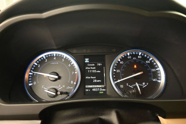 Used 2018 Toyota Highlander XLE FWD image 11