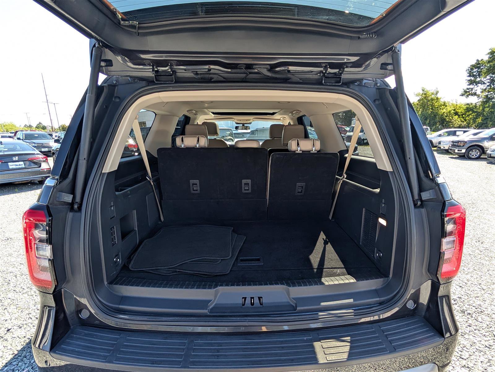 Used 2024 Ford Expedition Max Limited image 12