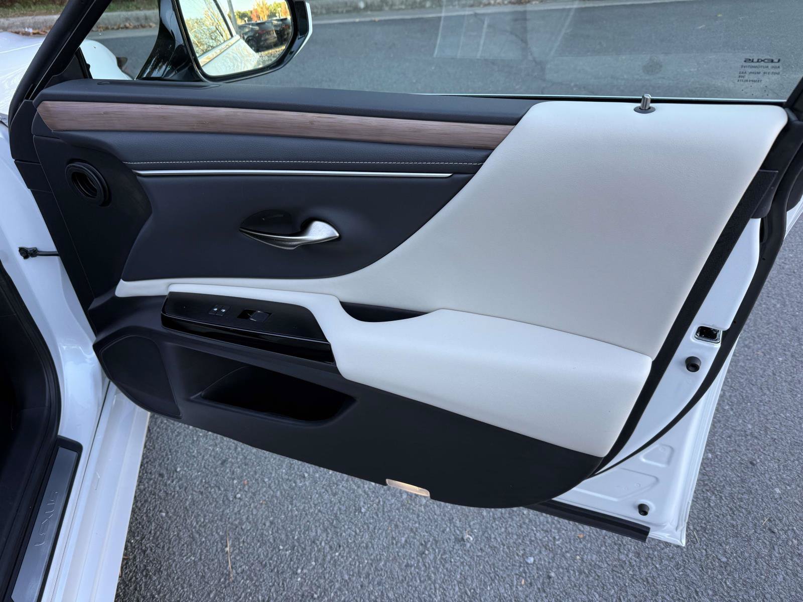 Used 2025 Lexus ES 350 w/ Premium Package FWD image 15