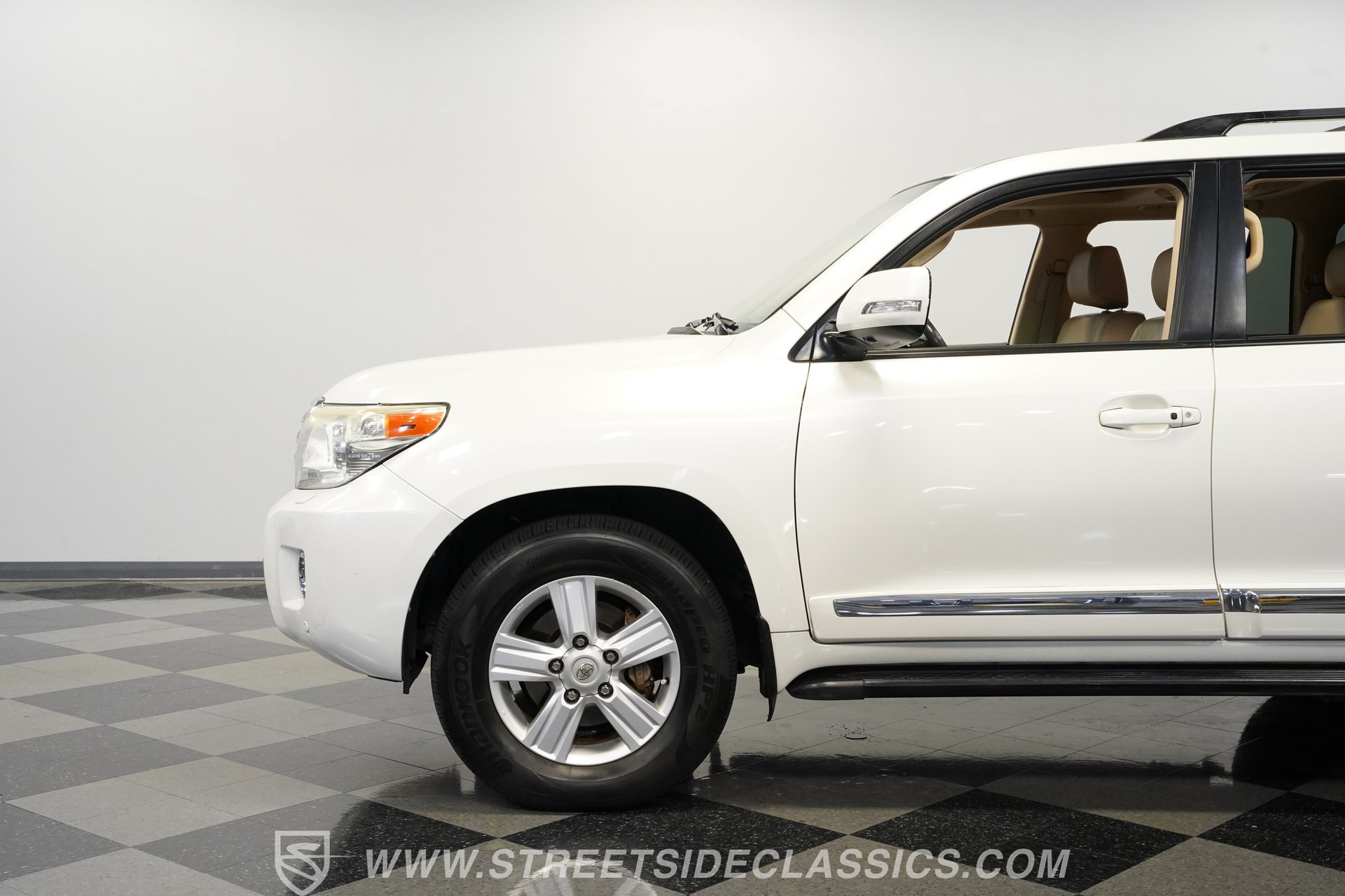 Used 2013 Toyota Land Cruiser AWD/4WD image 23