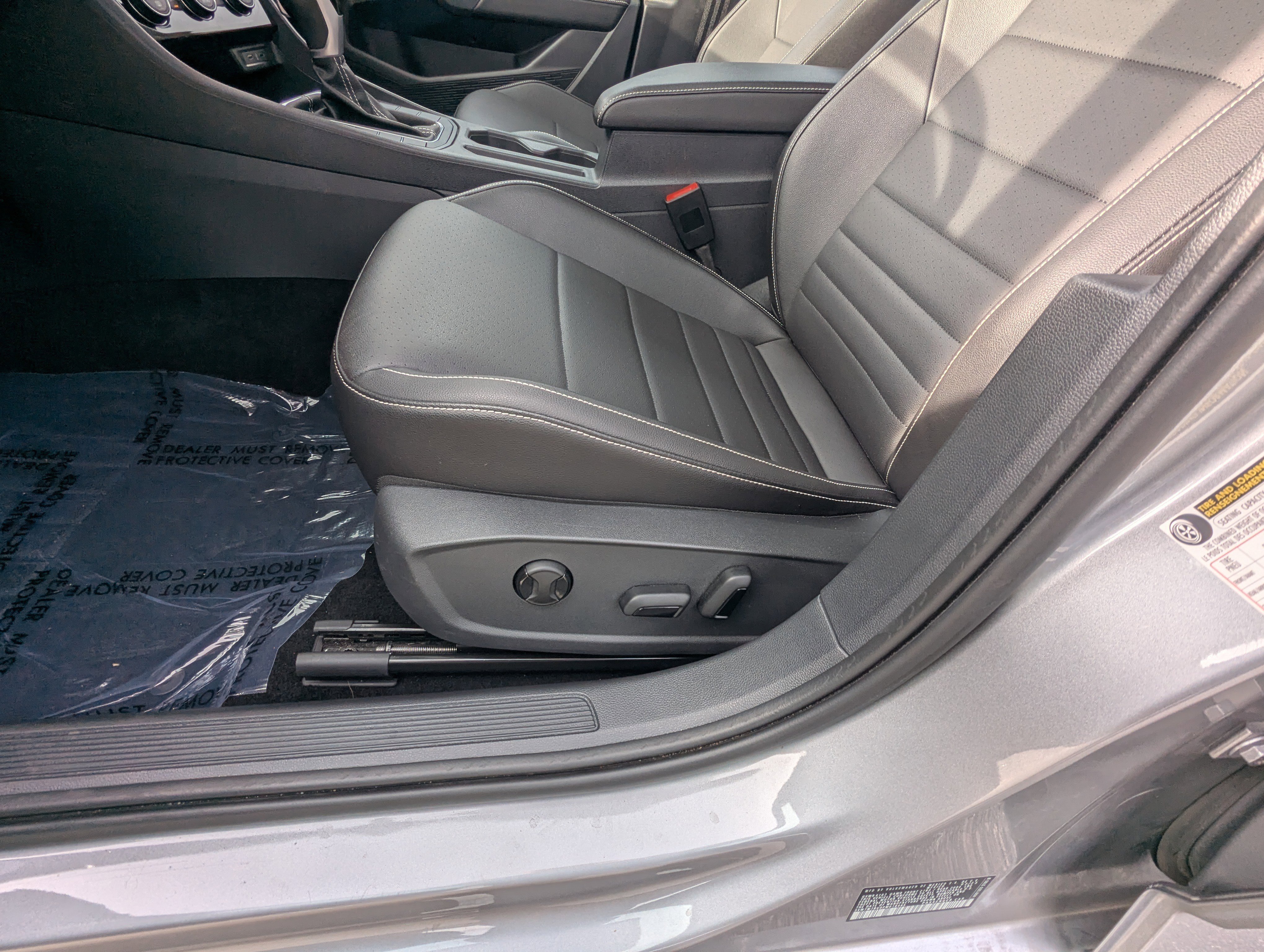 Used 2023 Volkswagen Jetta SE w/ Panoramic Sunroof Package image 17