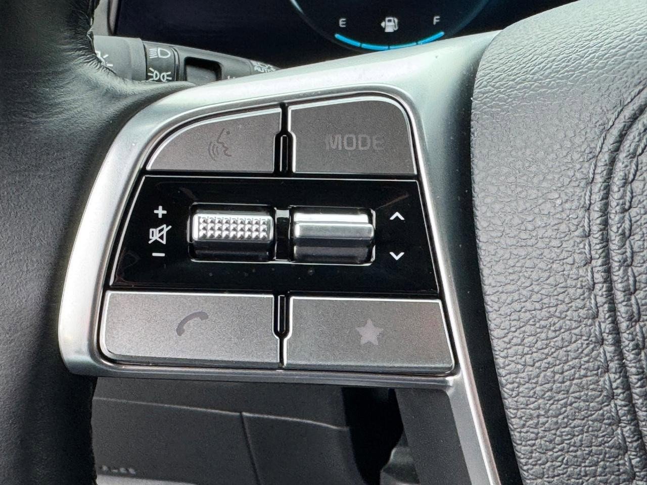 Used 2024 Kia Telluride SX Prestige w/ Towing Package image 21