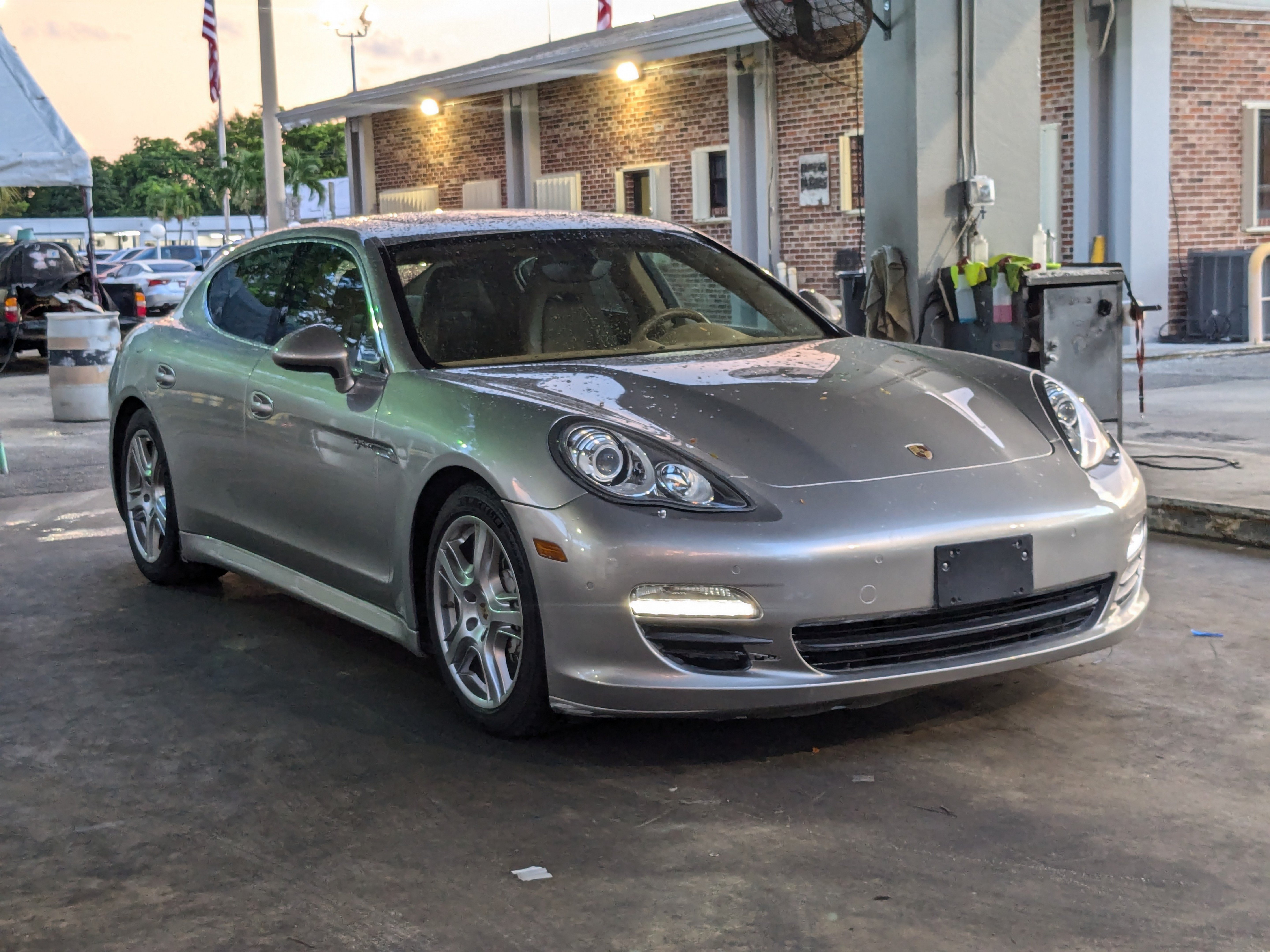 Used 2013 Porsche Panamera S RWD image 3