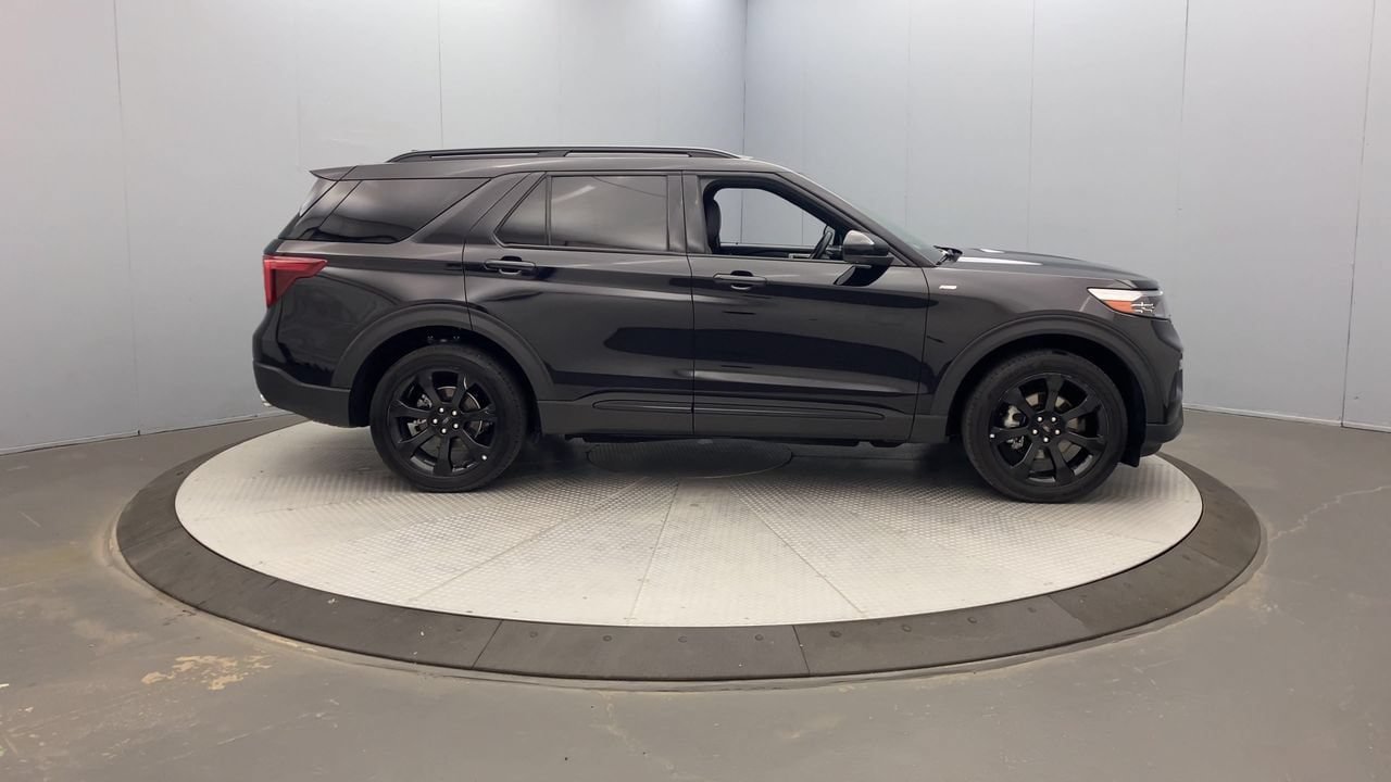 Used 2023 Ford Explorer ST-Line AWD/4WD image 6