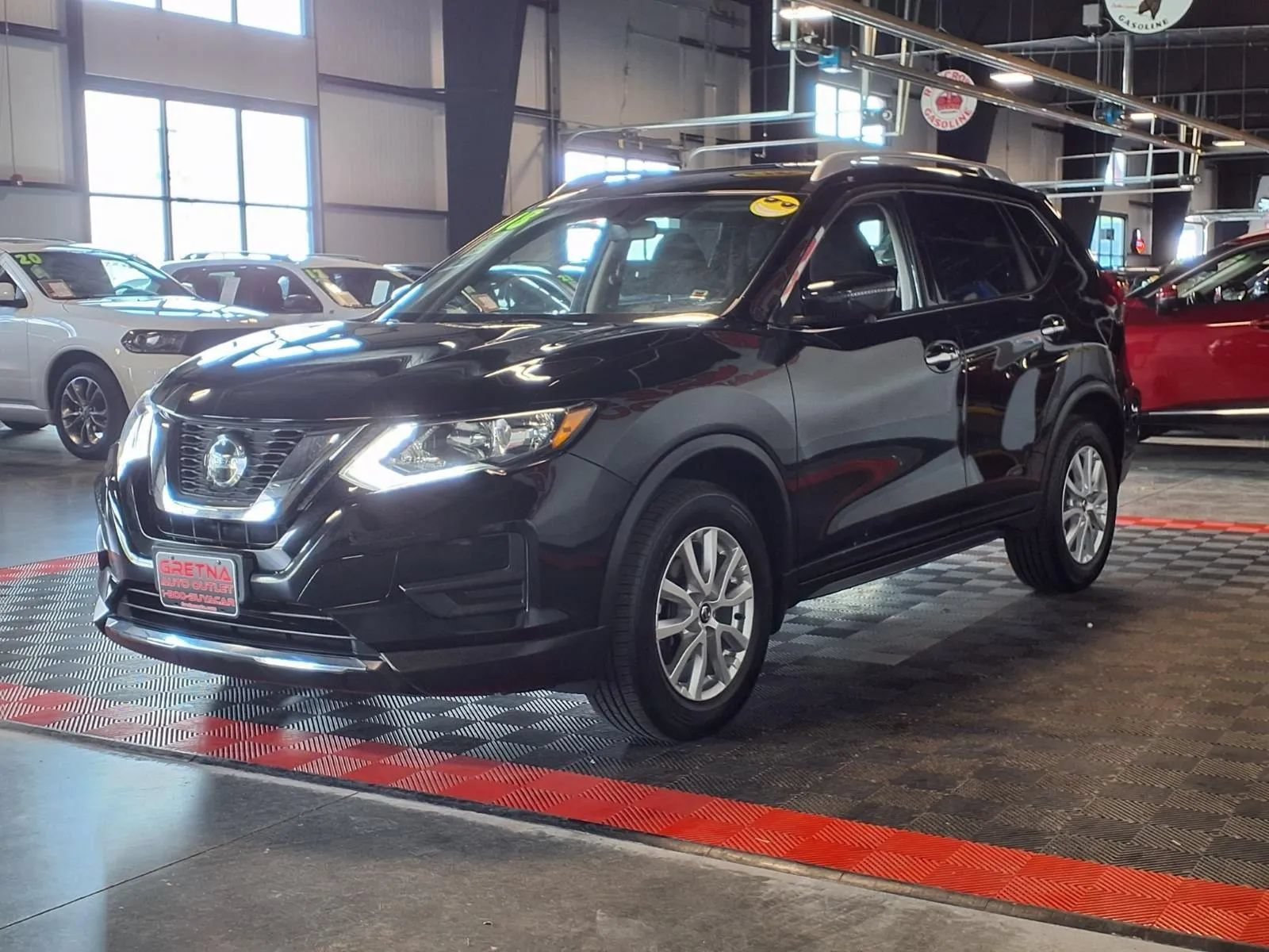 Used 2018 Nissan Rogue SV w/ Premium Package AWD/4WD image 3