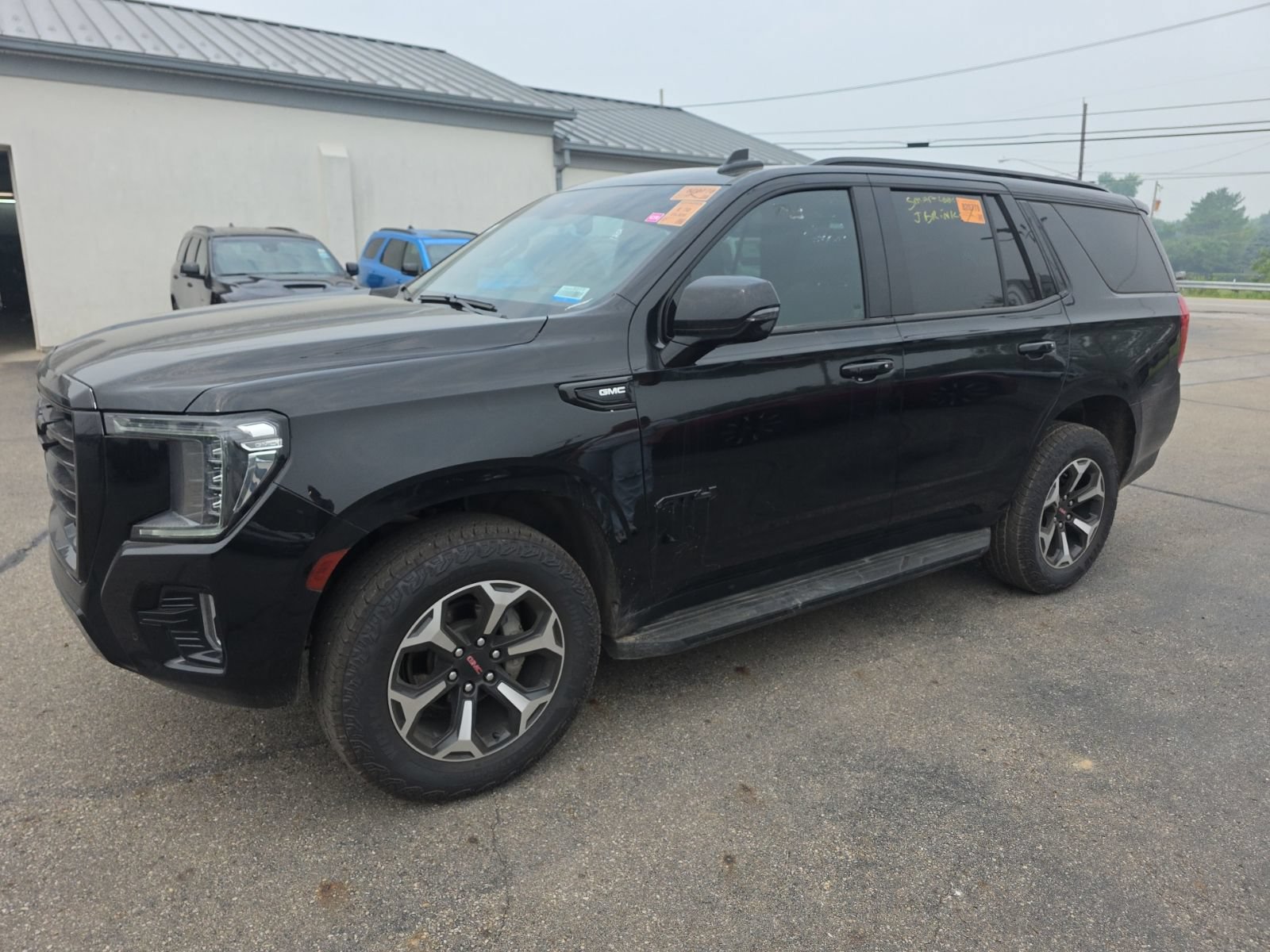 Used 2024 GMC Yukon AT4 w/ Technology Package AWD/4WD image 1