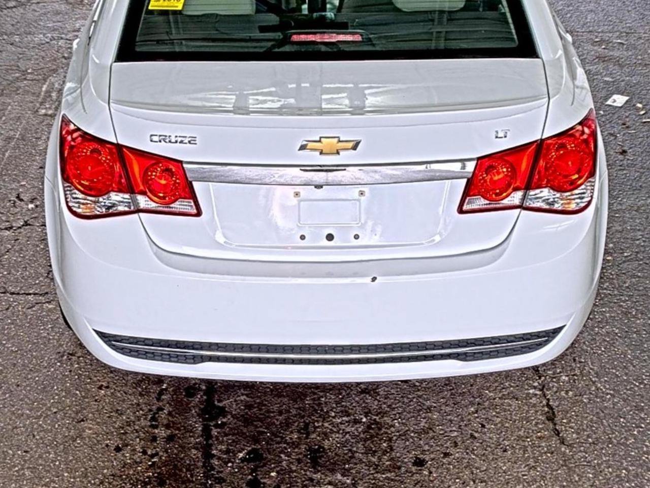 Used 2016 Chevrolet Cruze LT w/ Sun, Sound and Sport Package FWD image 9