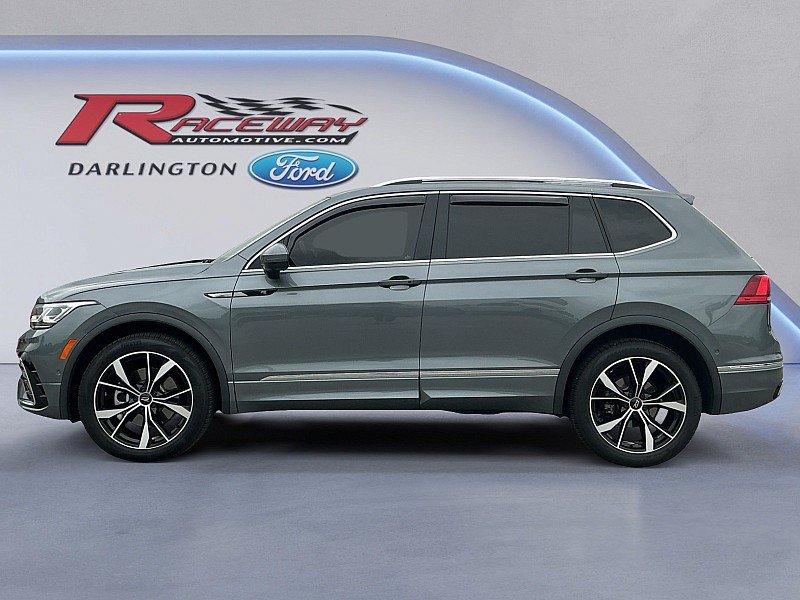 Used 2024 Volkswagen Tiguan SEL R-Line AWD/4WD image 2