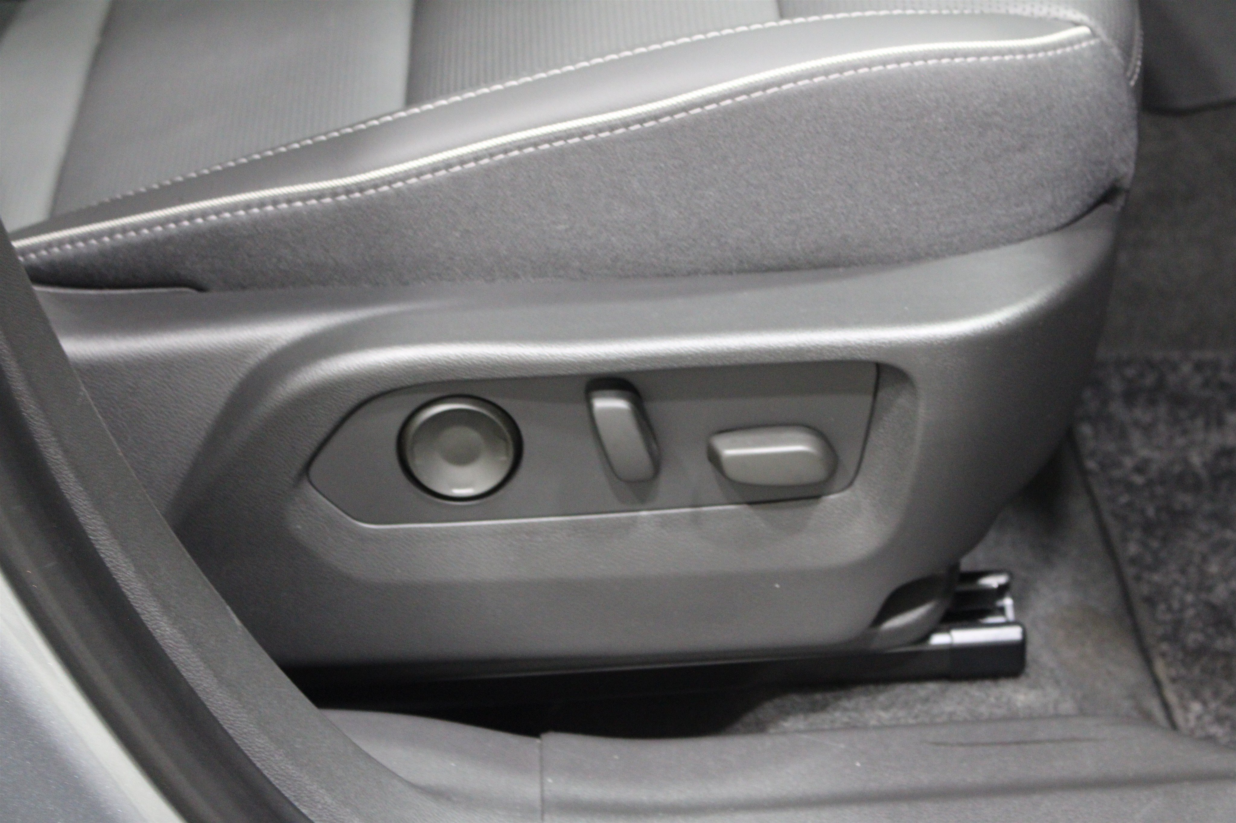 Used 2025 Buick Envision Avenir AWD/4WD image 30