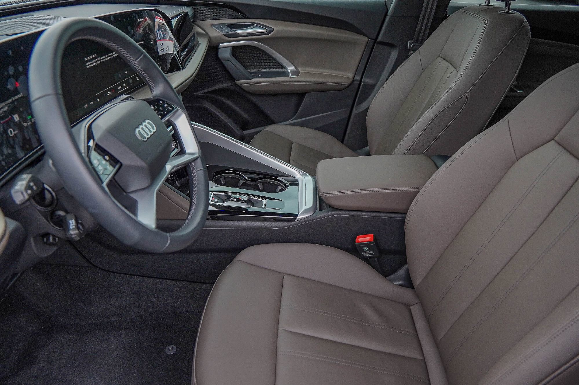 Certified 2025 Audi Q5 Premium w/ Convenience Package image 8