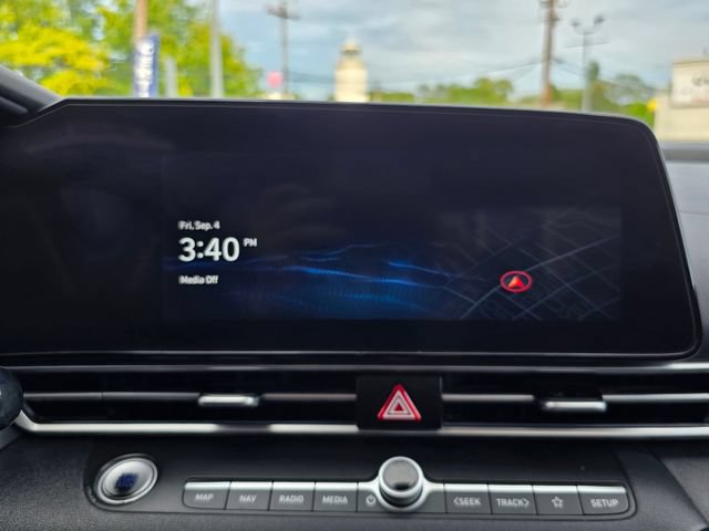 Used 2023 Hyundai Elantra Limited w/ Preferred Accessory Package FWD image 20